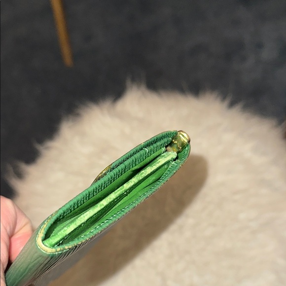 Louis Vuitton Green Textured Leather Wallet - Picture 4 of 5